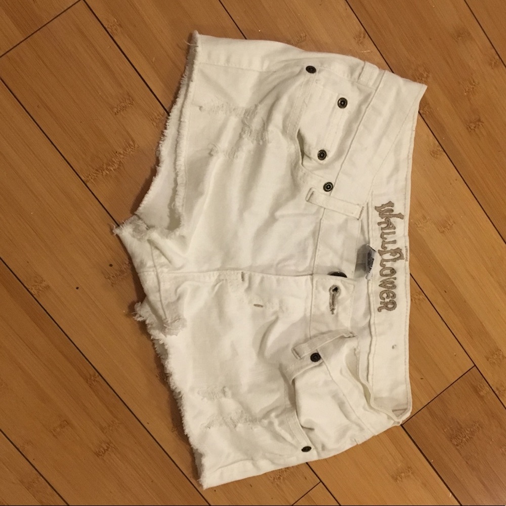 White wallflower shorts